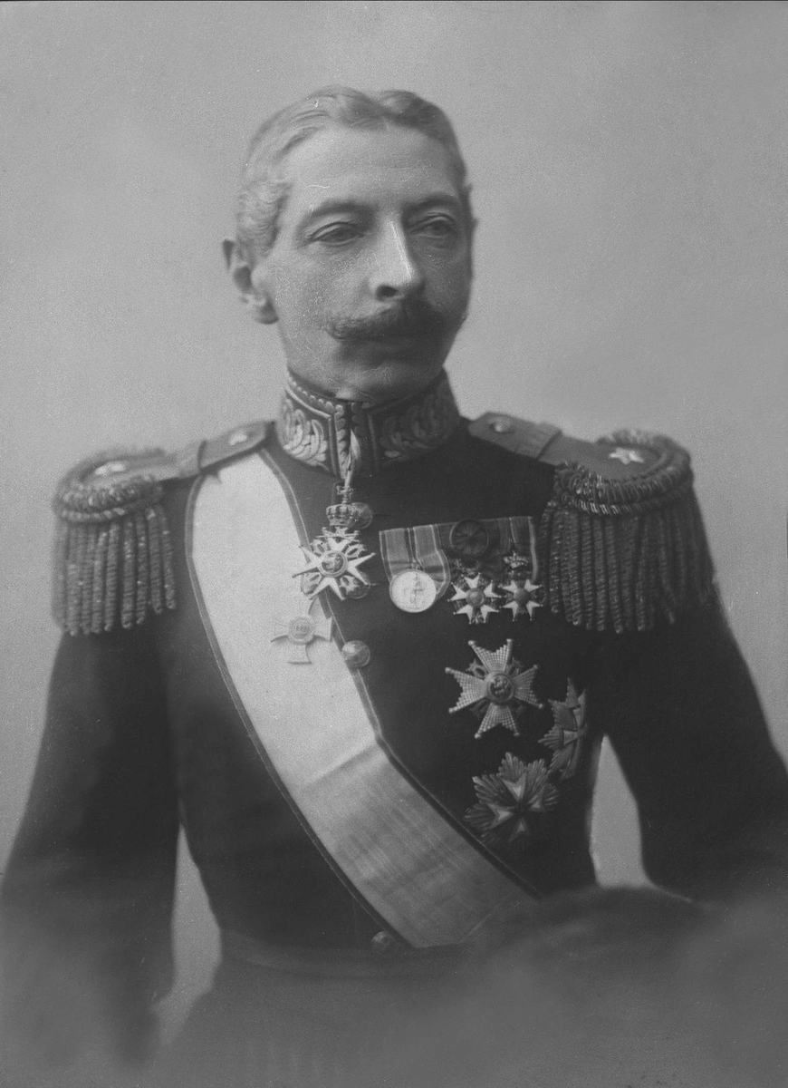 Gustav Borgen, Portrett, Sigwald Bull i uniform.