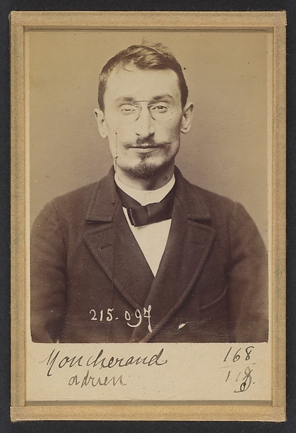 Alphonse Bertillon, Moucheraud. Adrien, Eugène. 28 ans, né à Paris IVe. Imprimeur. Anarchiste. 4/3/94.