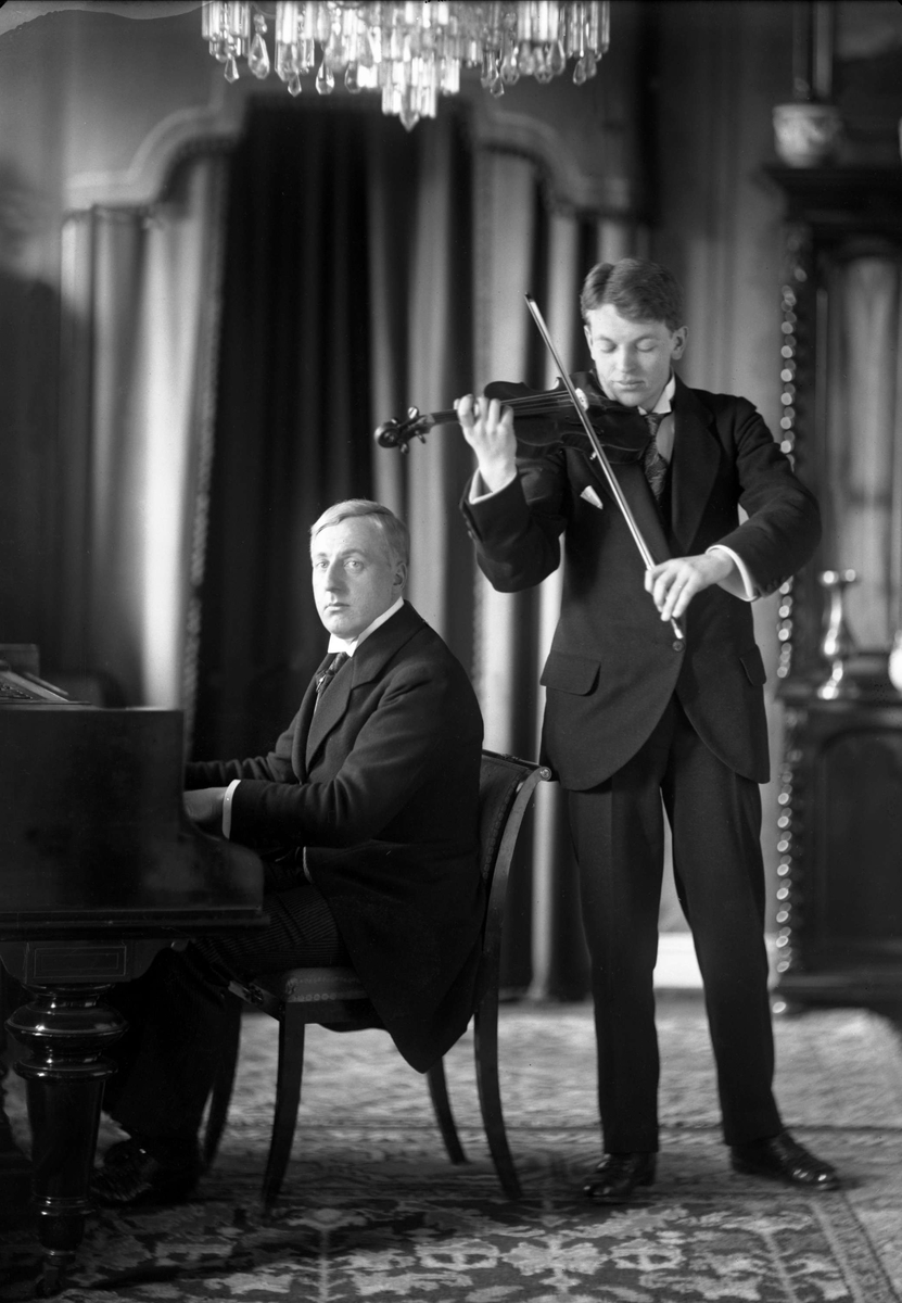 Gustav Borgen, Duett for flygel og fiolin. Birger Hammer.