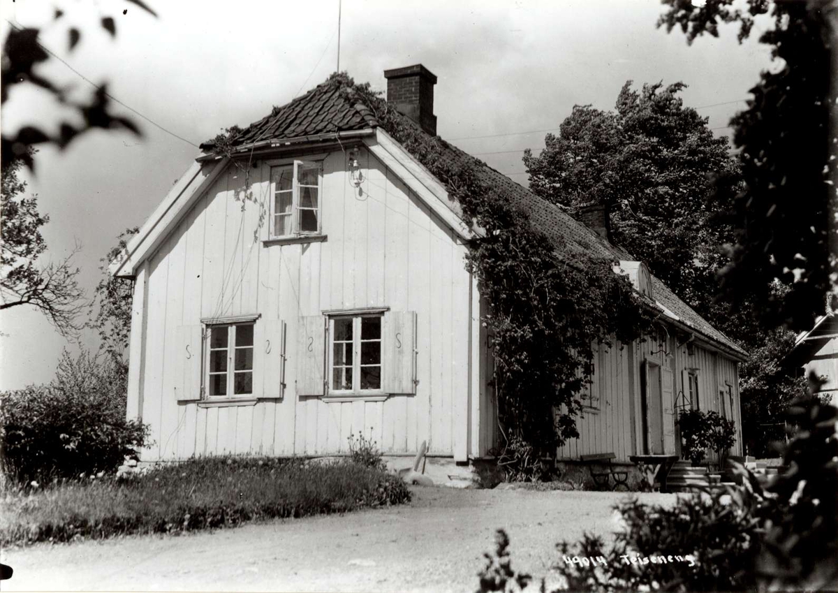 Anders Beer Wilse, Teisen gård, Oslo, Østre Aker. Våningshus og gårdsplass.