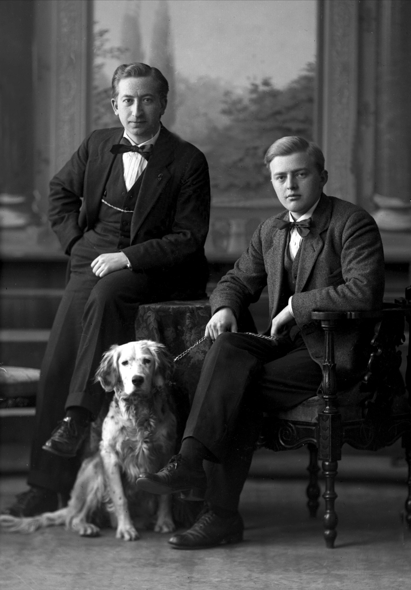 Gustav Borgen, Gruppeportrett, to herrer og en hund.