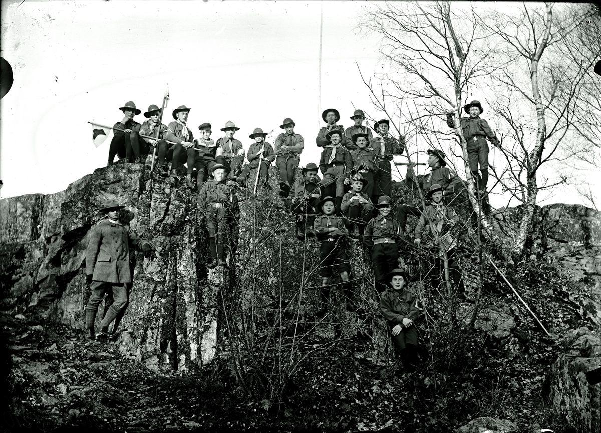 Ellert Johan Viktor Sörman, Scout Group on Mount Kanon. Photographer E Sörman.