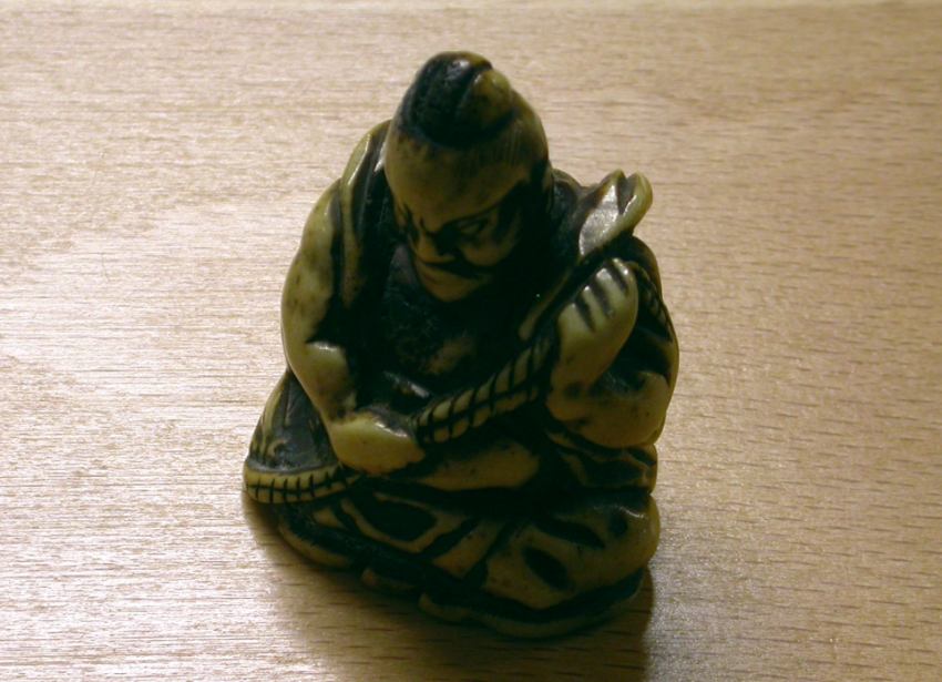 Unknown artist, Netsuke in Gestalt eines sitzenden Mannes