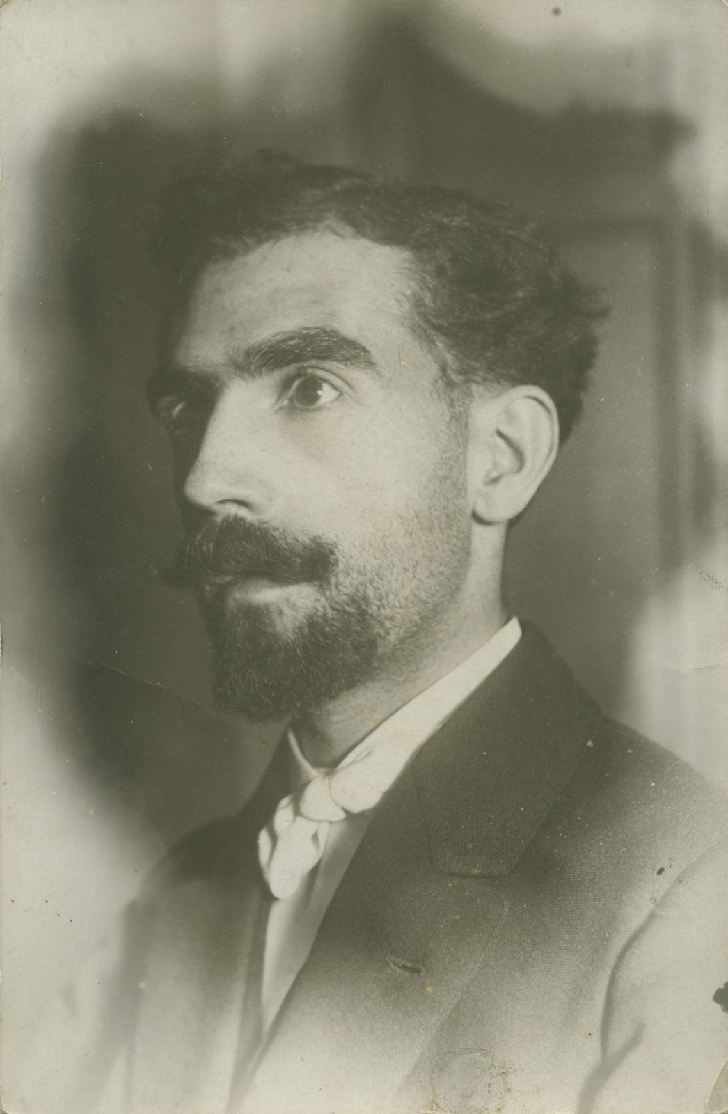 Desconegut, [Retrat d'estudi]