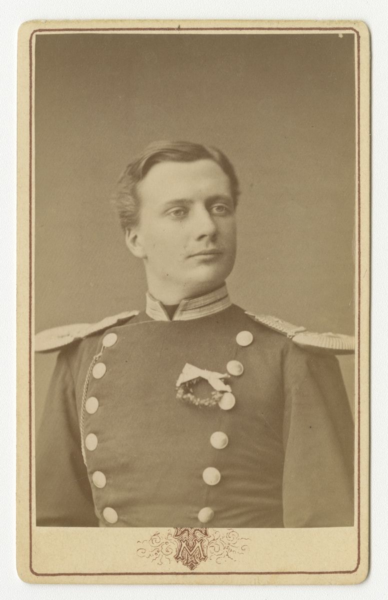 Maria Tesch, Porträtt av Folke Adolf Iwan Egerström, officer vid Andra livgrenadjärregementet I 5. Se även bild AMA.0002148 och AMA.0009437.