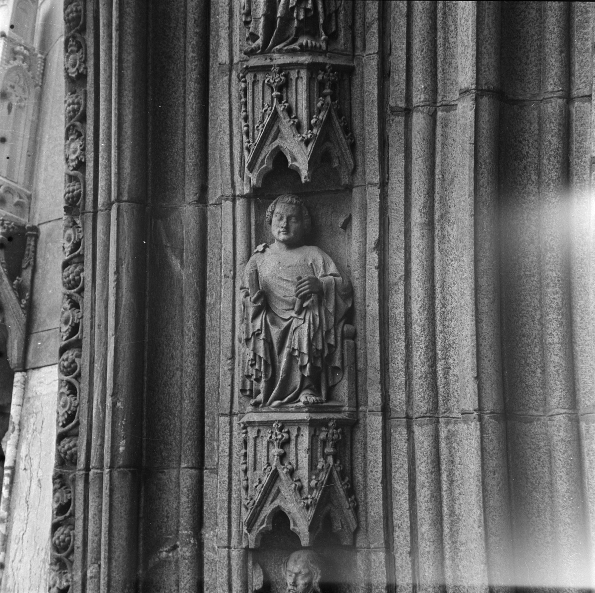 Gunnar Sundgren, Detail of arch arch at Uppsala Cathedral, Fjärdingen, Uppsala