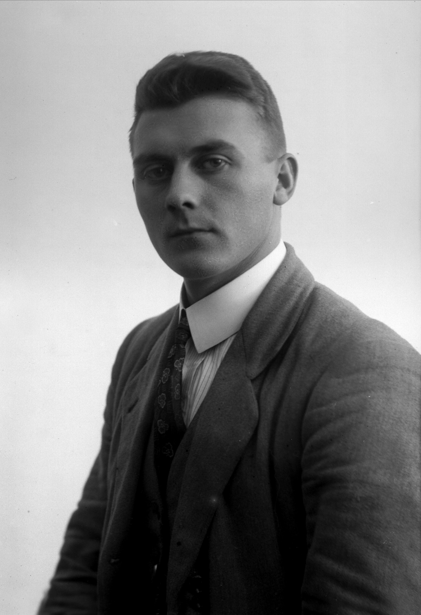Gustav Borgen, NFB.00980