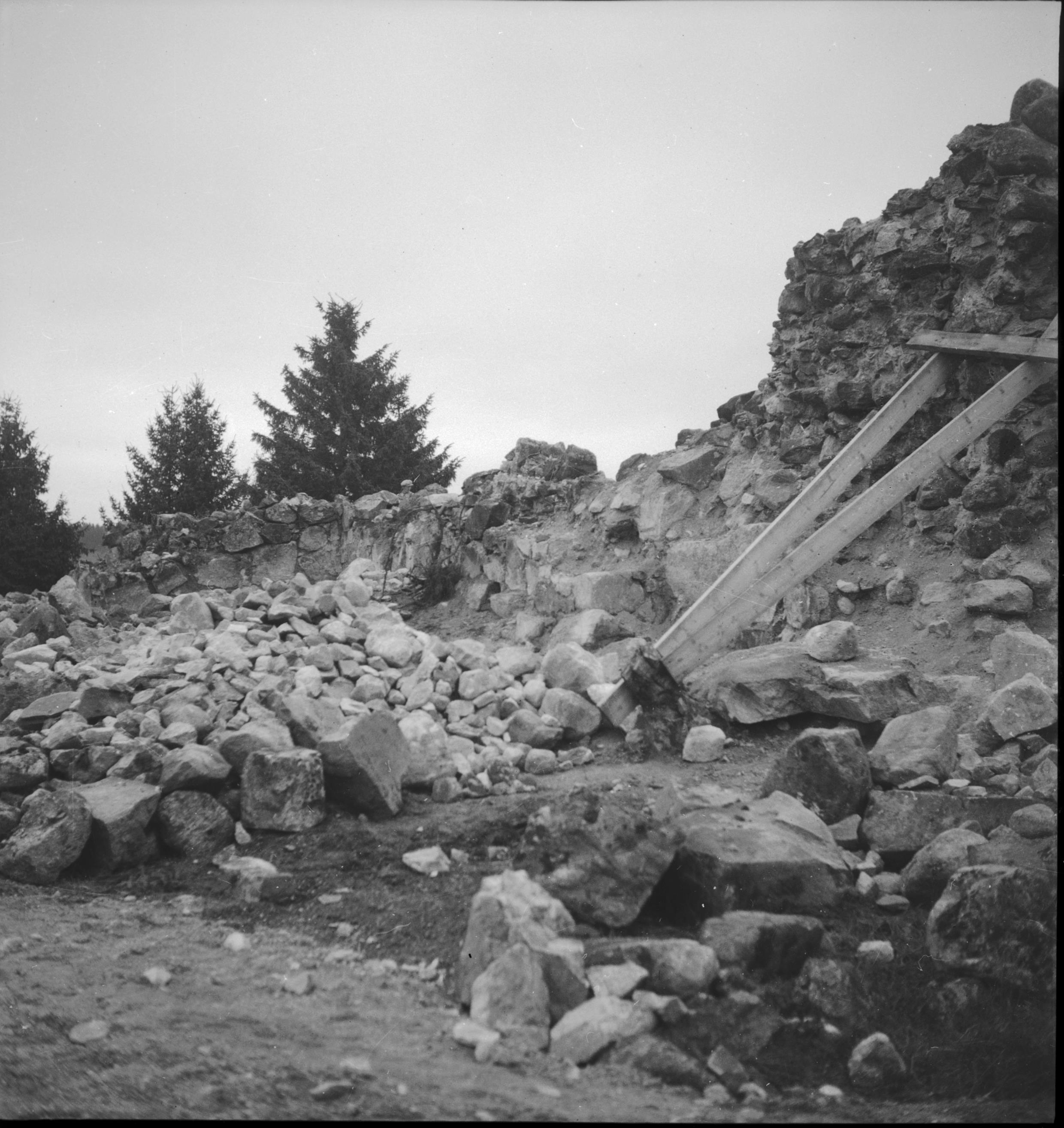 Per Olof Westlund, Hölö, Överhölö kyrkoruin