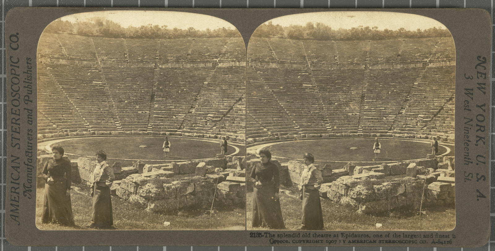 Desconegut, The splendid old theatre at Epidauros, one of the largest and finest in Greece. Justificació del títol, títol inscrit American Stereoscopic Company