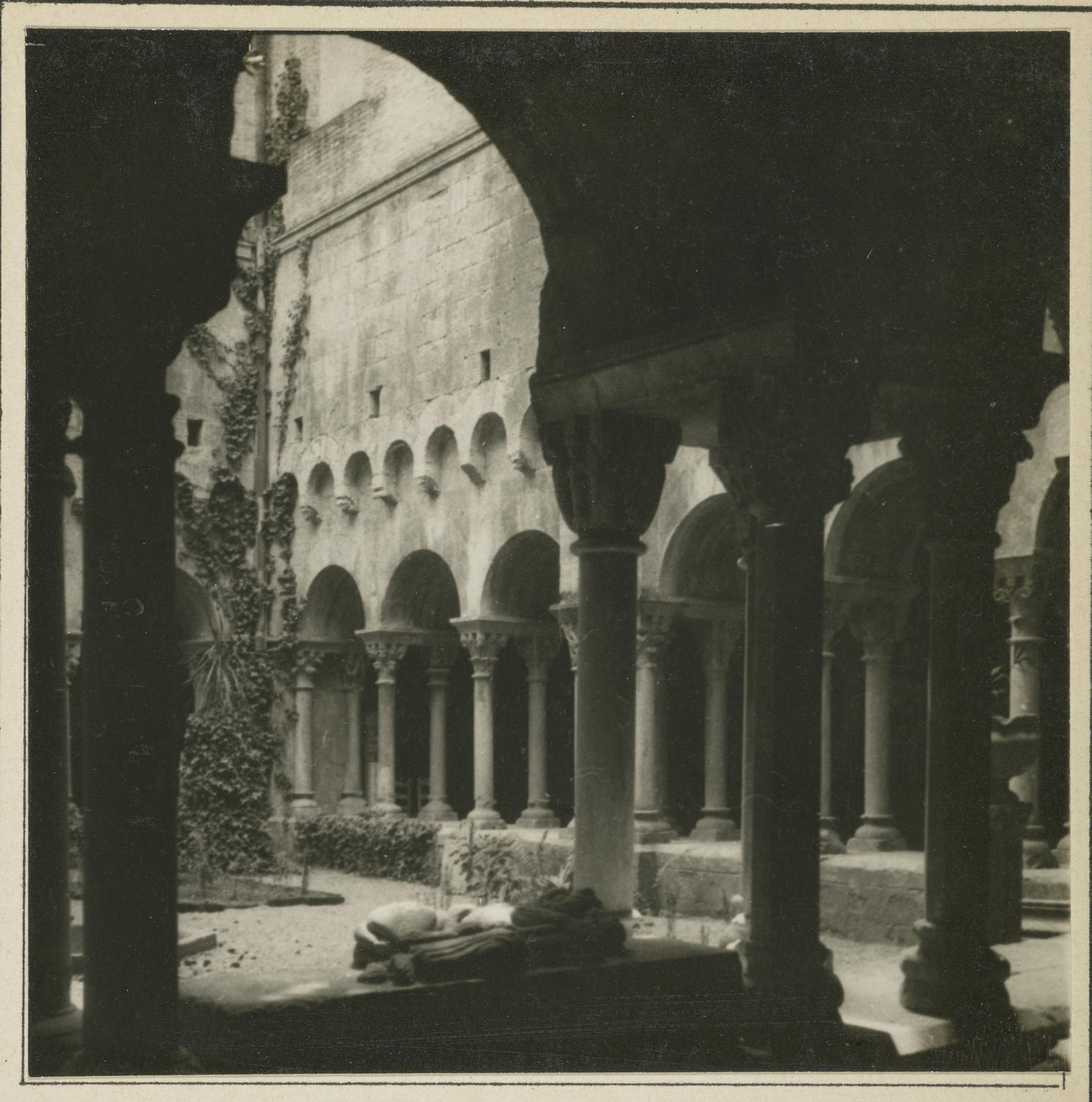 Desconegut, Details of the San Pedro cloister