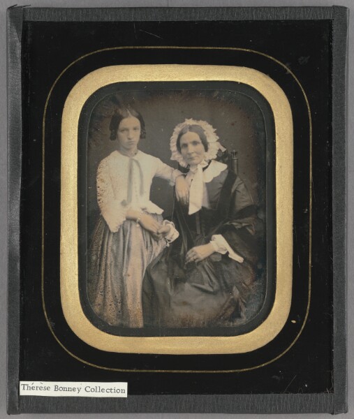 Unknown, [Portrait of a mother and daughter]