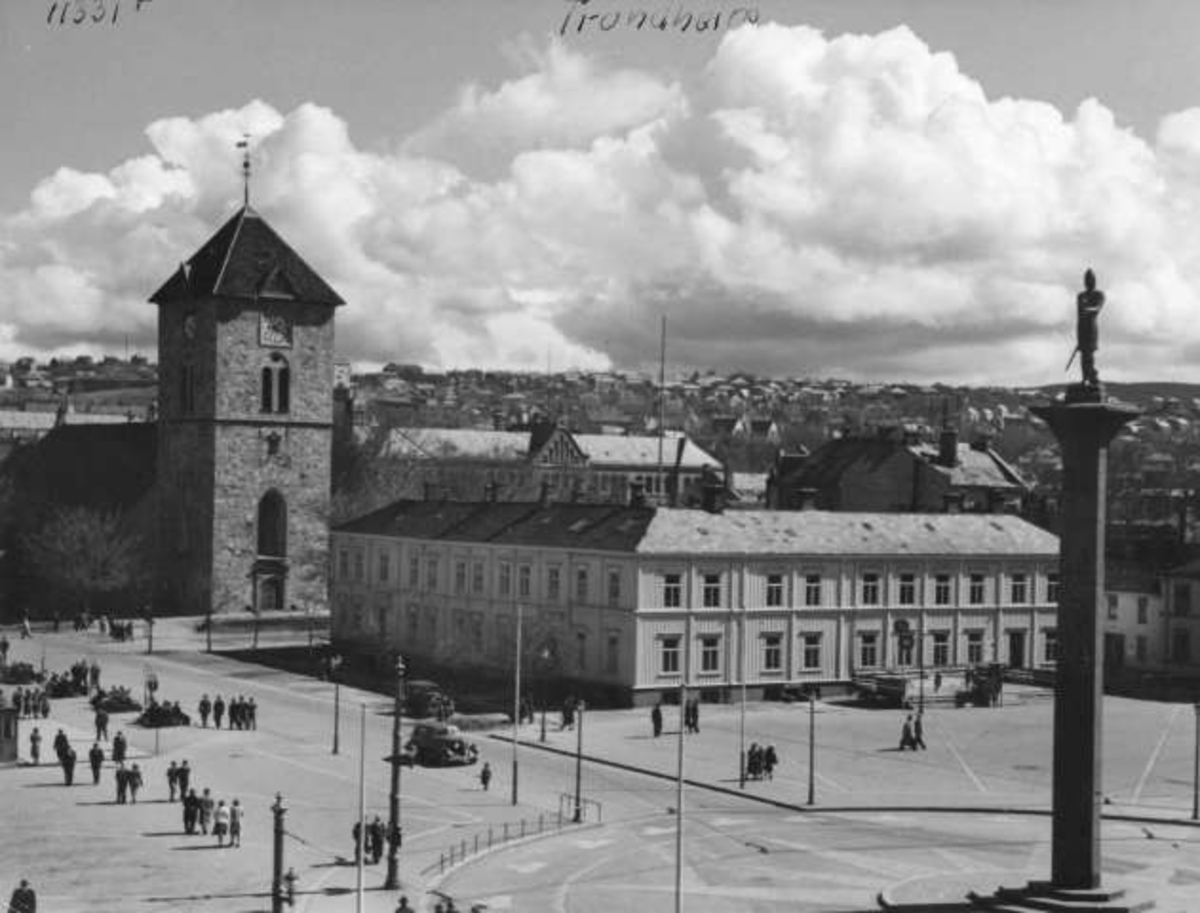 Anders Beer Wilse, Statue av Olav Trygvasson, torget 1939, Trondheim