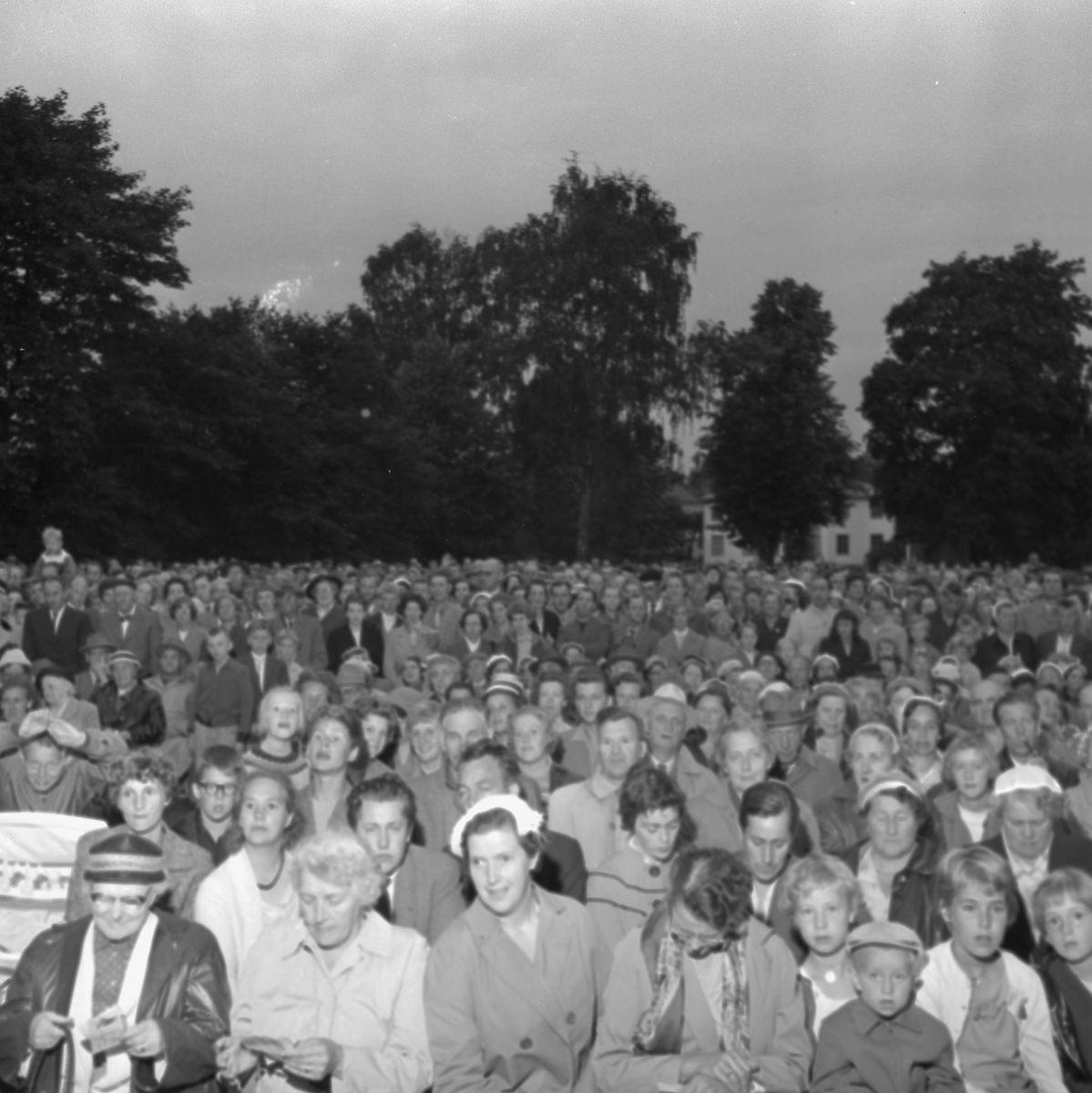 Örebro Kuriren, Miscellaneous Images, 1958. Evenings of trivets, swimming girls, etc.