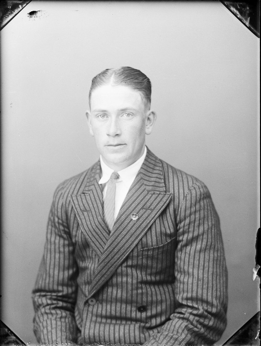 Skötsner-Edhlund, Ateljéporträtt - man, Östhammar, Uppland