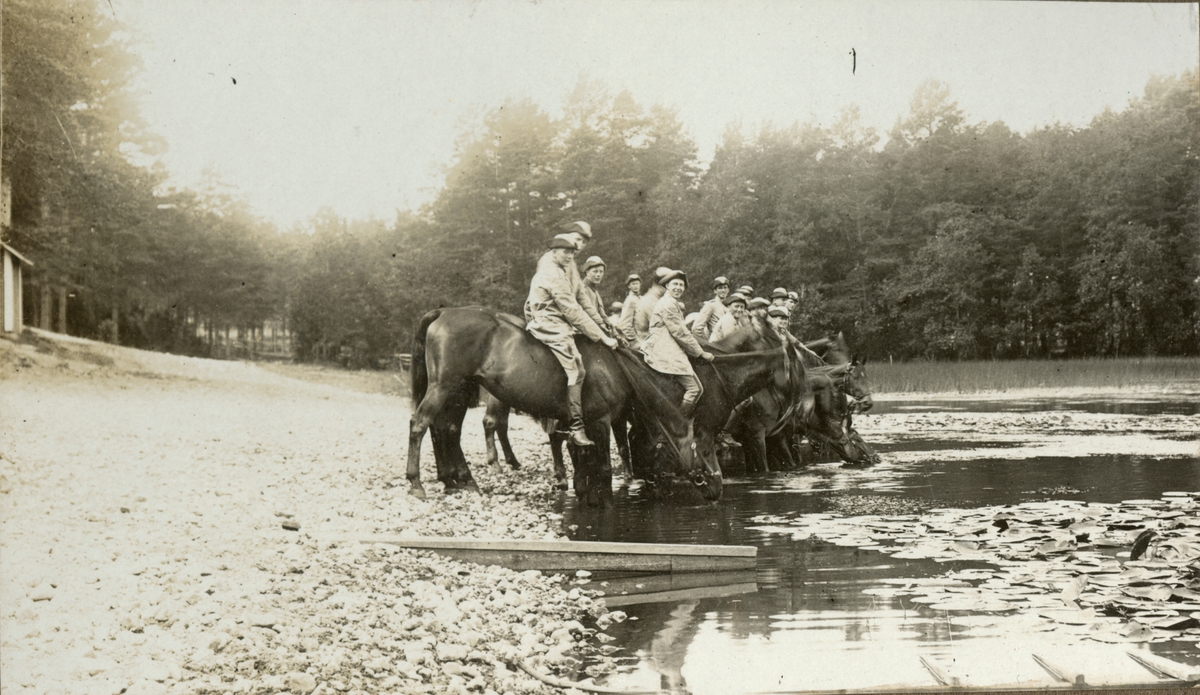 Sigrid Sjöström, Soldiers for Horse at Watercourses.