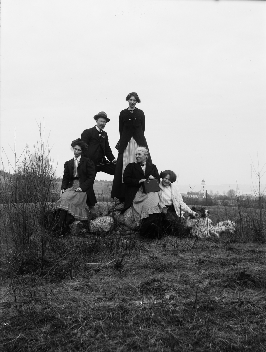 Josef Ärnström, "fr. och fru H + N-n och L-d", Timrå, Timrå socken, Medelpad 1911