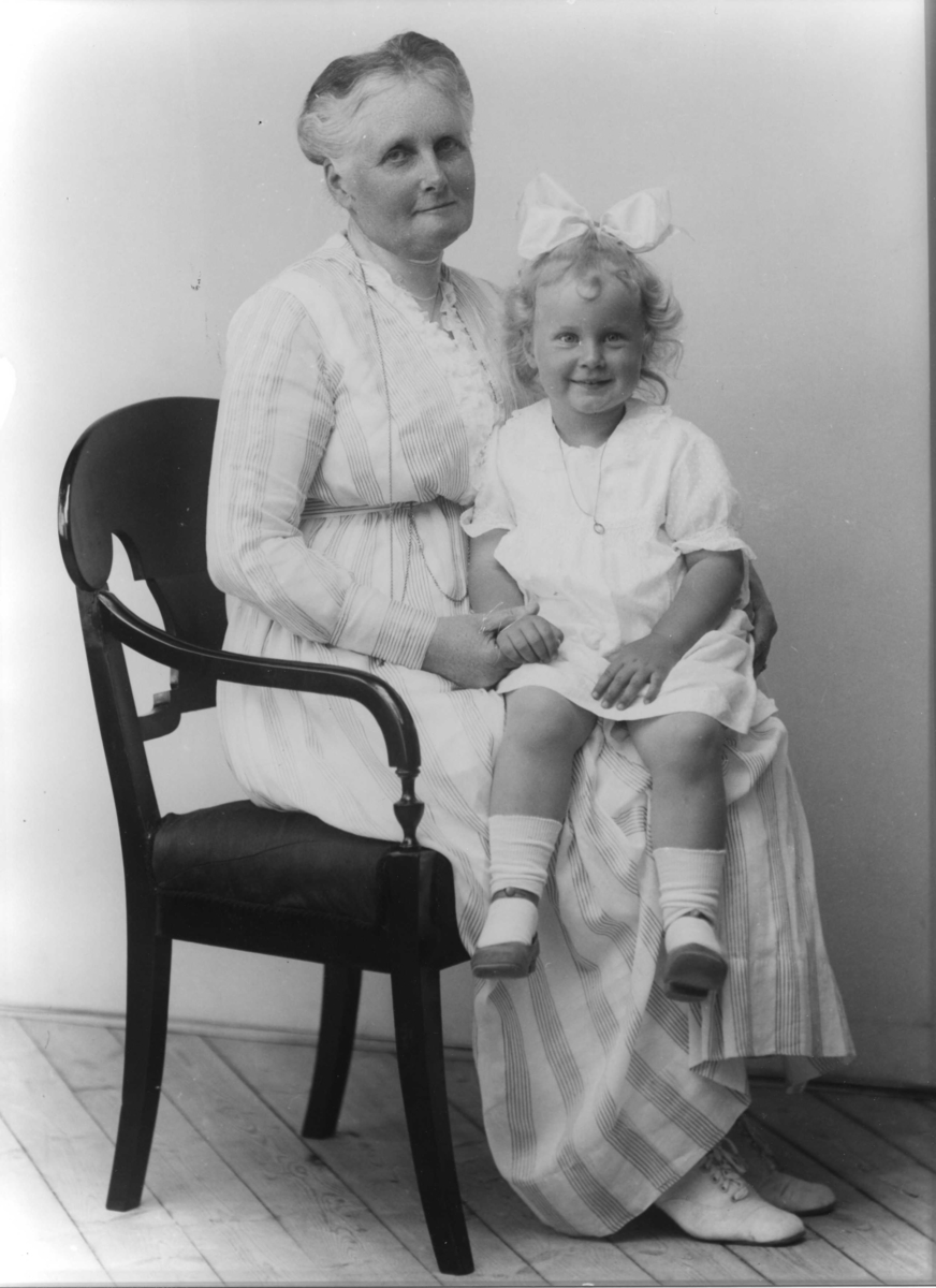 Calla Helena Sundbeck, Mrs Police Judge Andersson Mother in Malmö?
