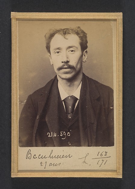 Alphonse Bertillon, Becu. Lucien. 27 ans, né à la Conté d'Abigny (Pas-de-Calais). Garçon de café. Pas de motif. 22/2/94.