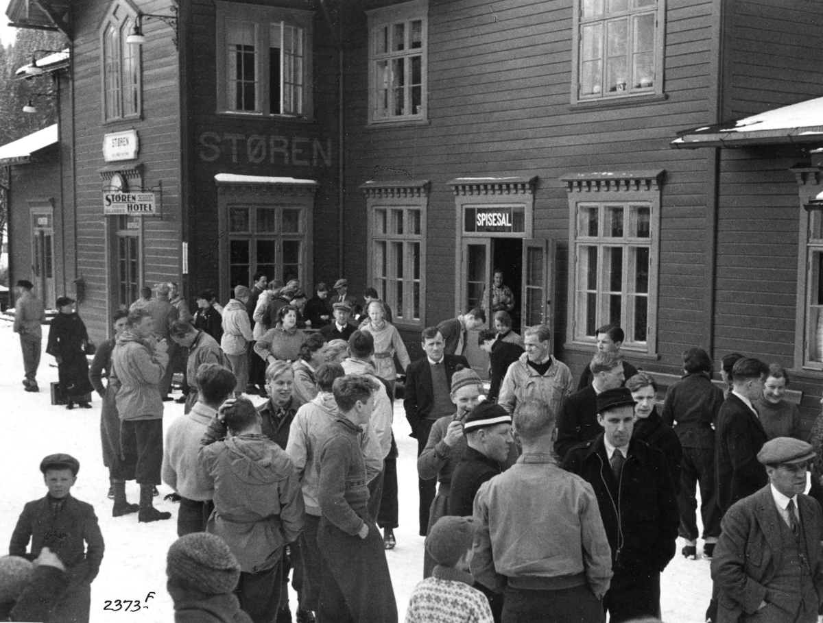 Anders Beer Wilse, Tog