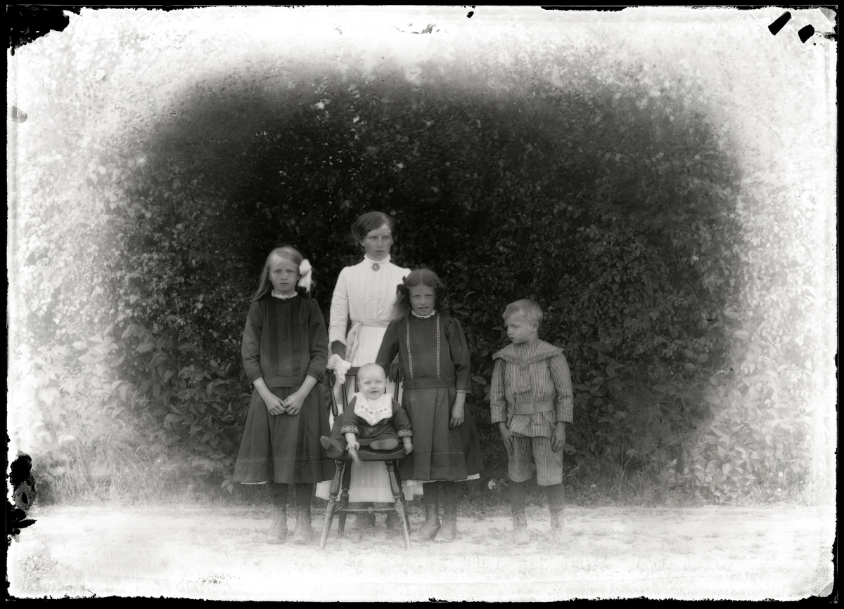 Gustaf Andersson, Mamma med sina fyra barn