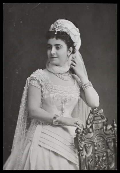 London Stereoscopic and Photographic Company, Guy Little Theatrical Photograph