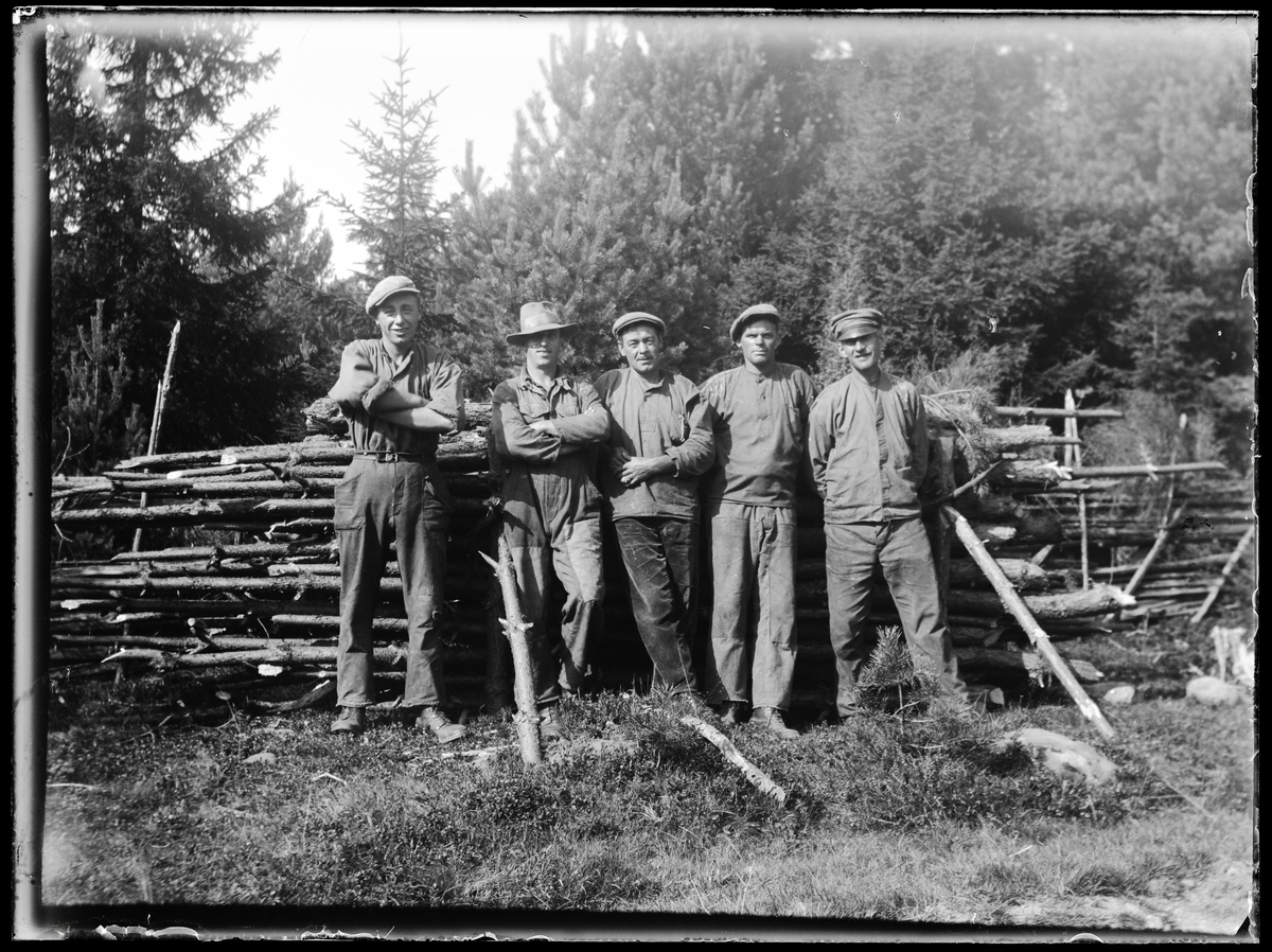 Bertil Malm, Grupp arbetande män