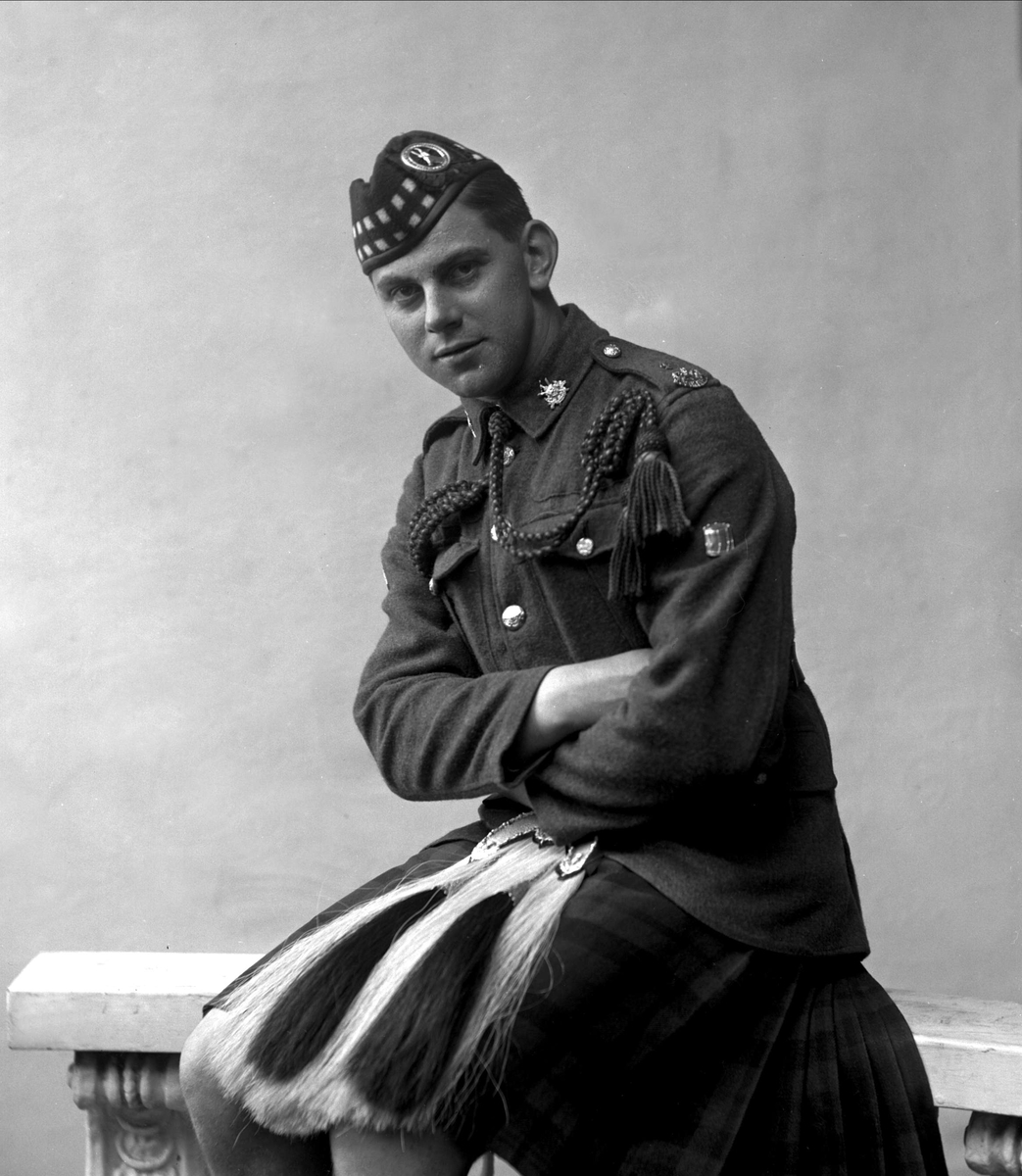 Gustav Borgen, Portrett, mann i britisk uniform, kilt.