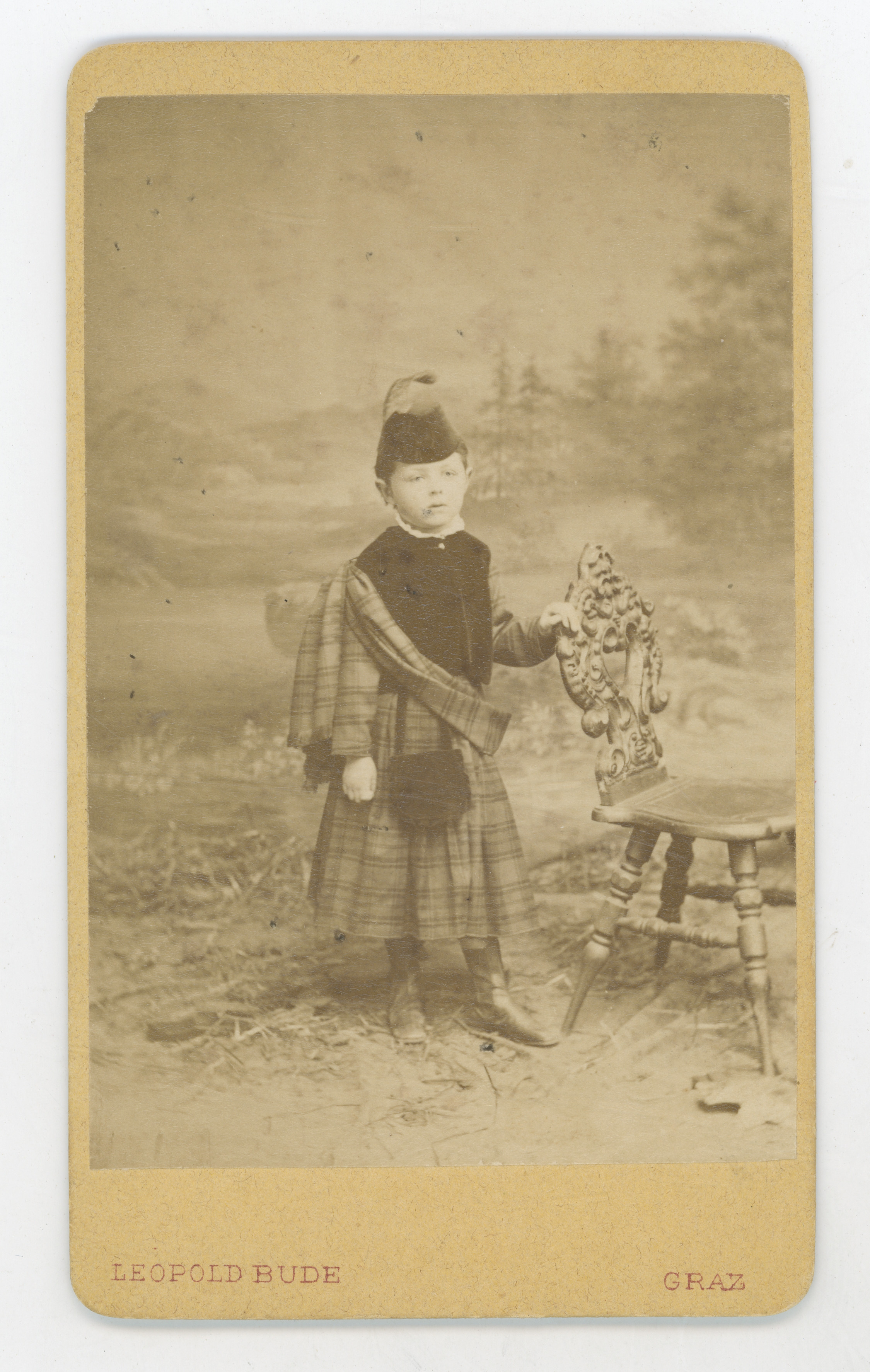 Leopold (1840––1907) Bude, Kostimirani dječak
