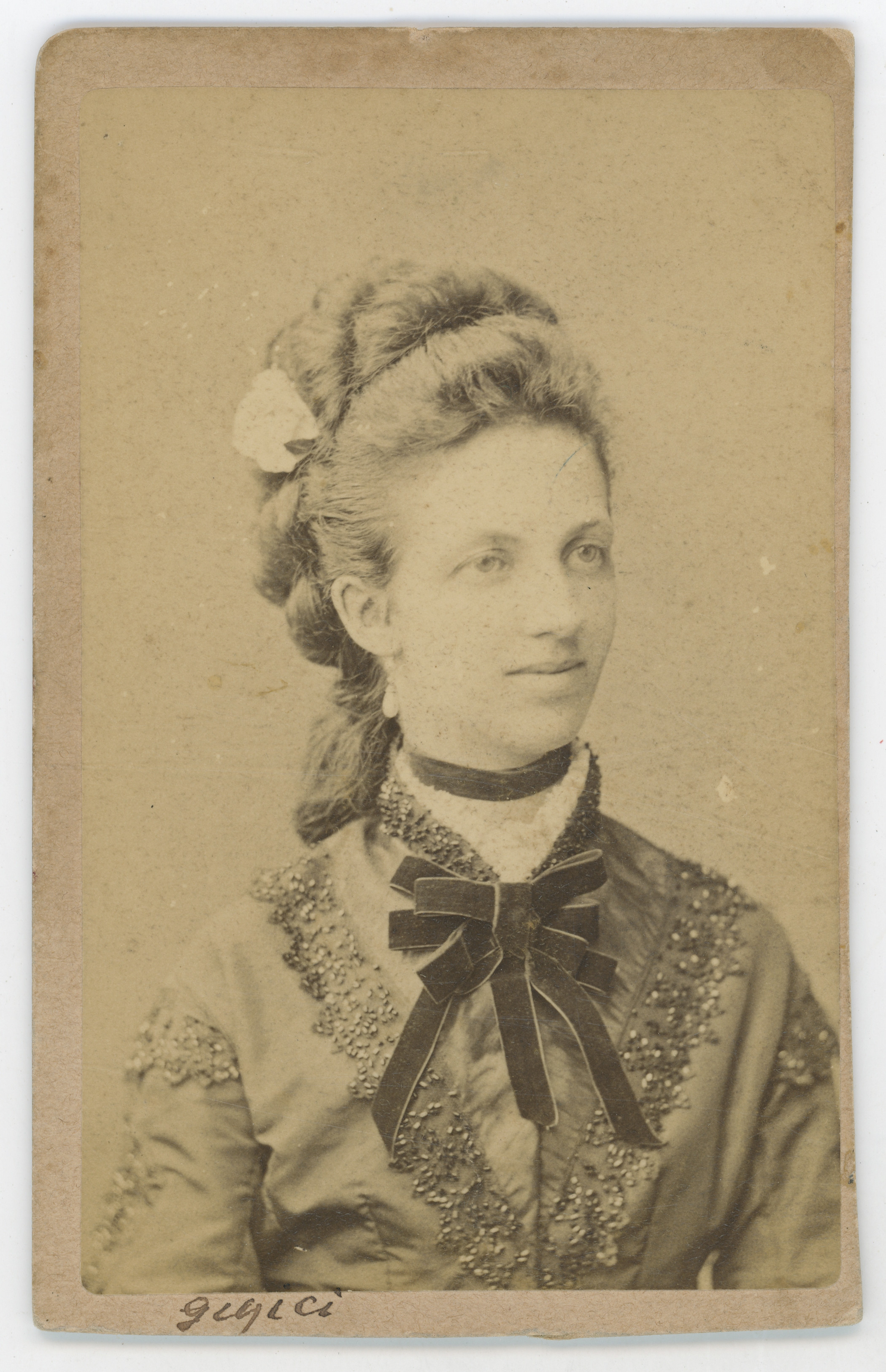 Leopold (1840––1907) Bude, Djevojka s cvijetom u kosi