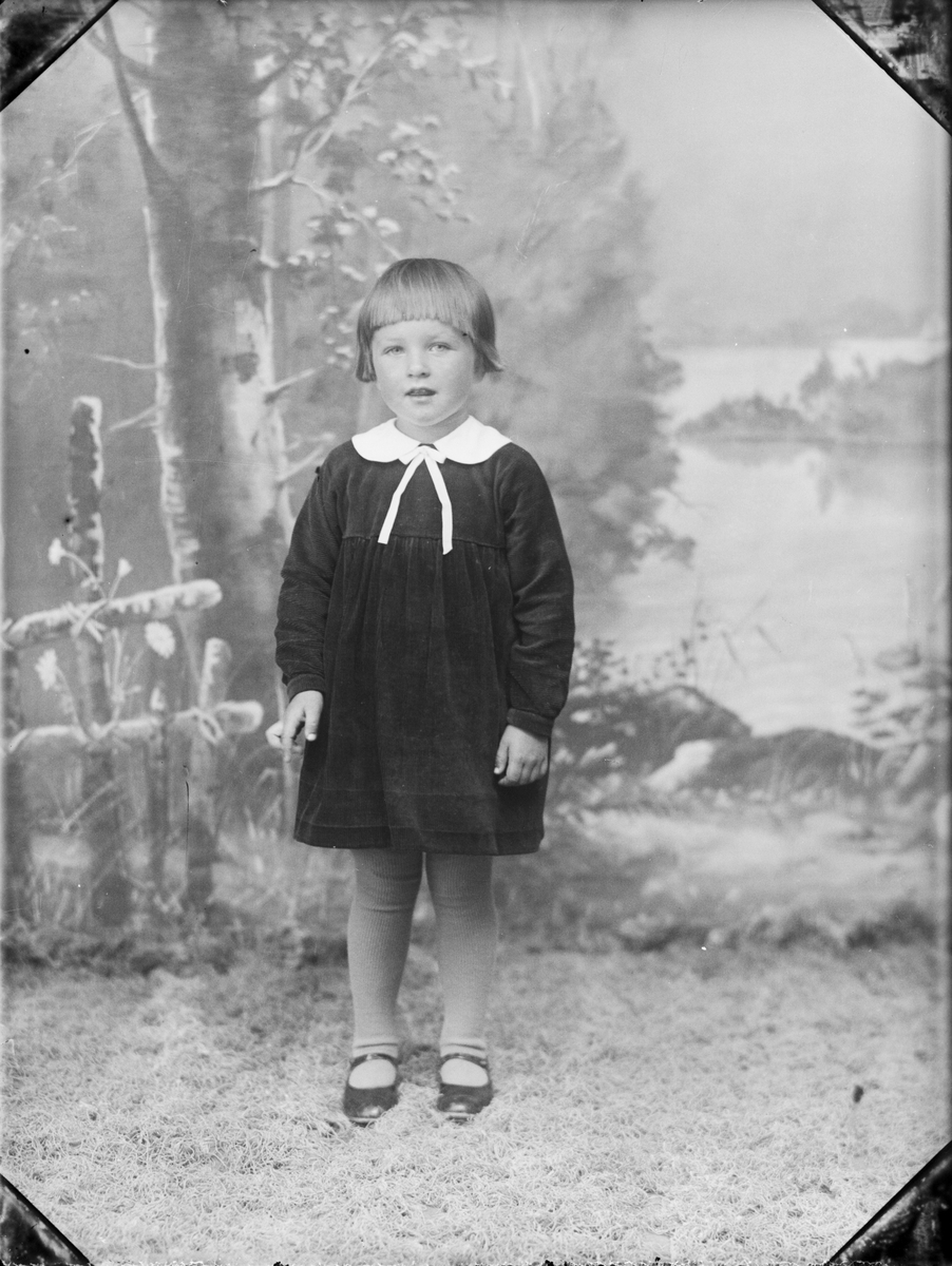 Skötsner-Edhlund, Ateljéporträtt - flicka, Östhammar, Uppland
