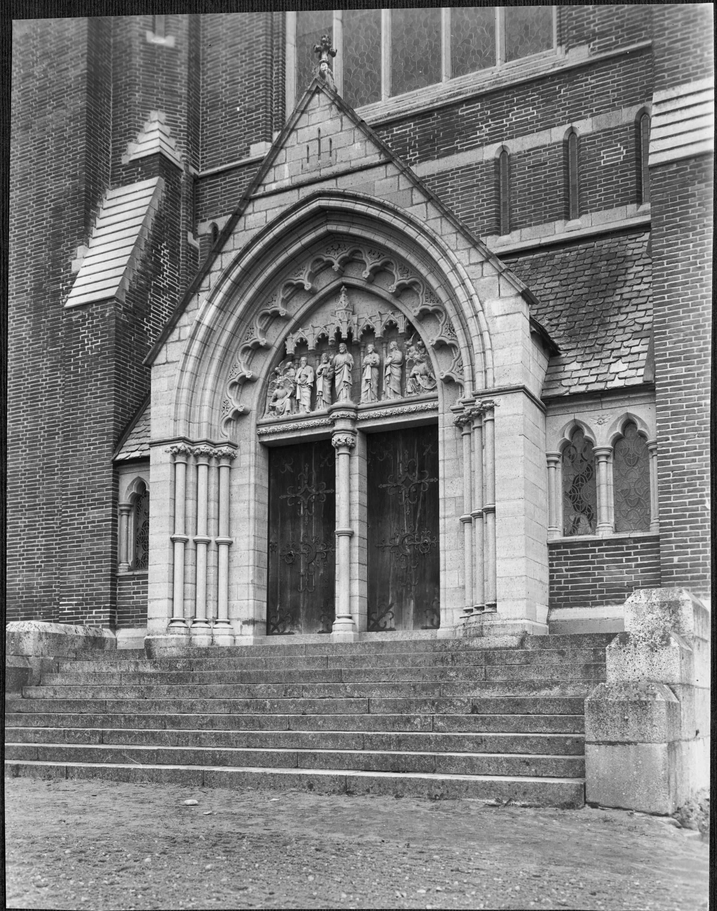 Dan Samuelsson, Floda kyrka