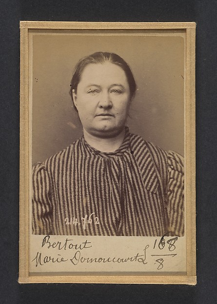 Alphonse Bertillon, Bertout. Marie, Ismérie. 41 ans, née à Reims. Marchande de vins. Pas de motif. 26/2/94.