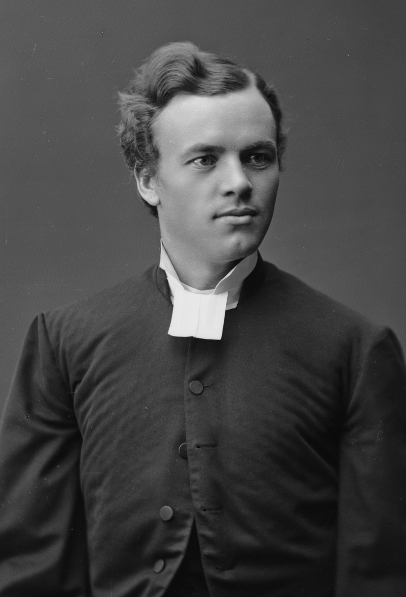 Maria Tesch, Porträtt Fotograferad i Maria Teschs ateljé som fanns i Linköping åren 1873 - 1936. Digitaliserad efter original glasnegativ som förvaras på Stiftsbiblioteket /Linköpings stadsbibliotek.