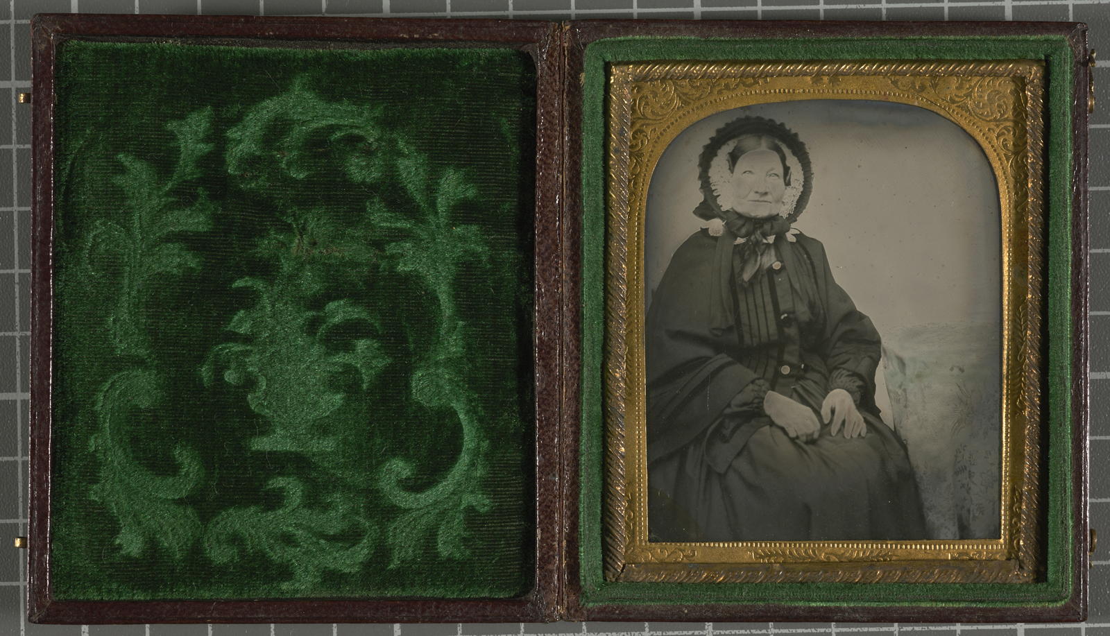 Desconegut, [Retrat d'estudi d'una dona]