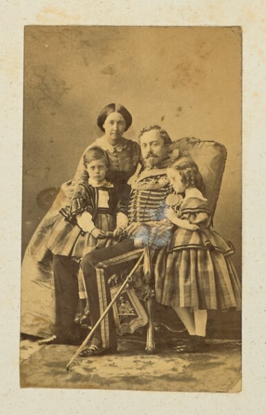 Unknown, [Family portrait]