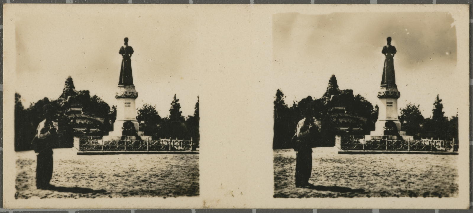 Desconegut, N.º 138. Göaöllö. - Castillo imperial - Monumento á la reina Elisabet