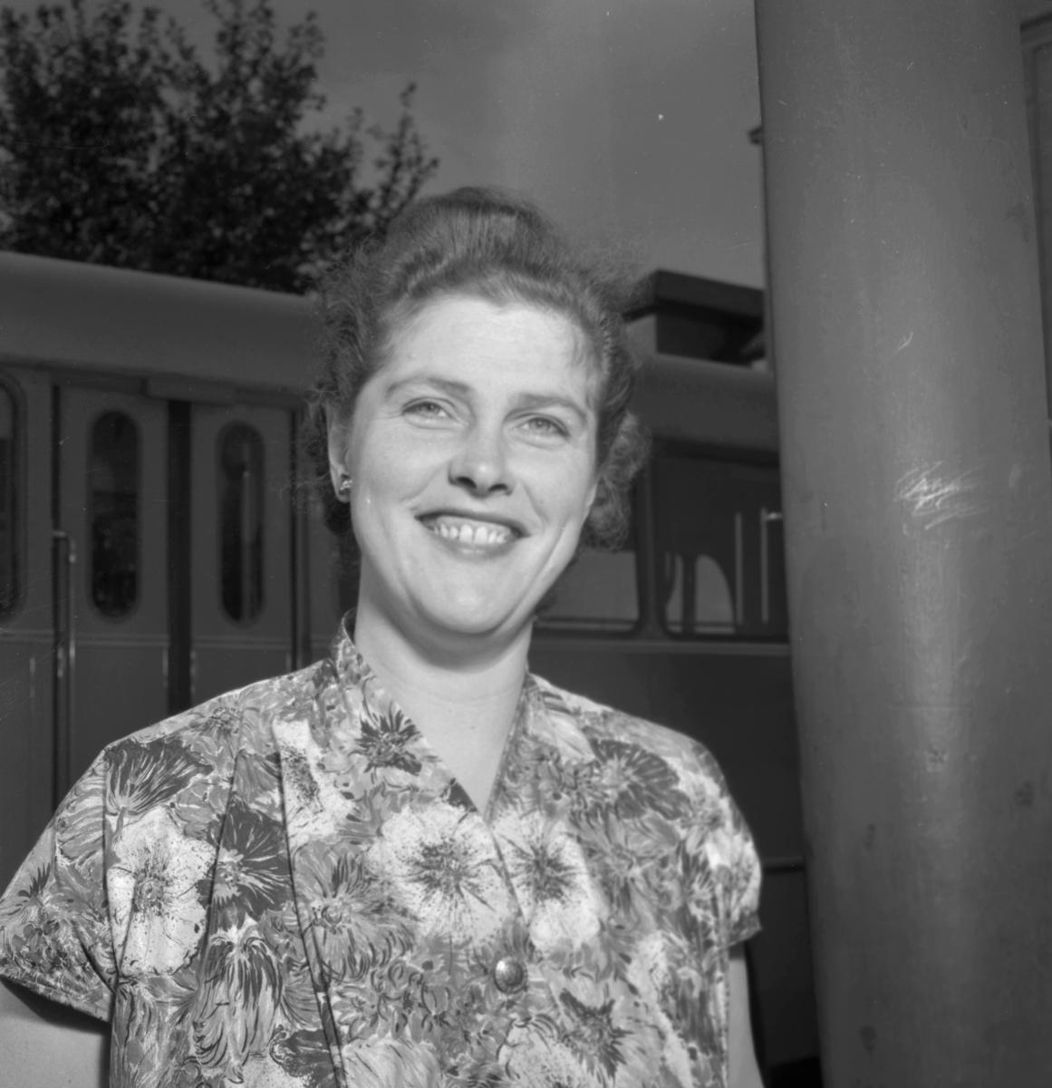 Örebro Kuriren, Svr. kvinnor på brevresa. 23 augusti 1955