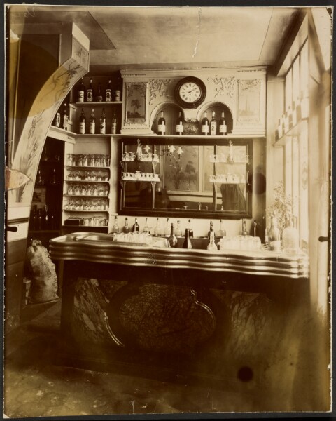 Eugène Atget, [Intérieur de café]