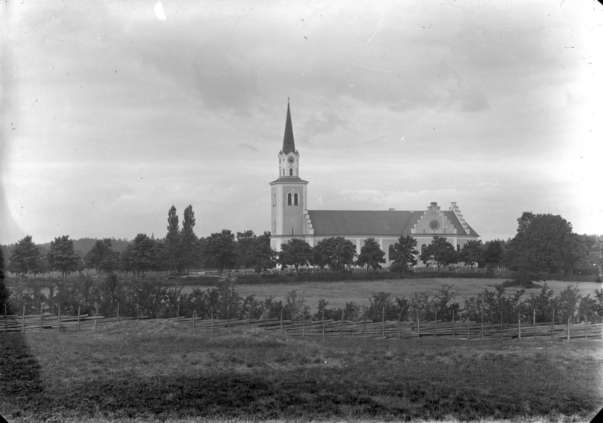 Gustaf Ferdinand Hallberg, Kyrka, exteriör.