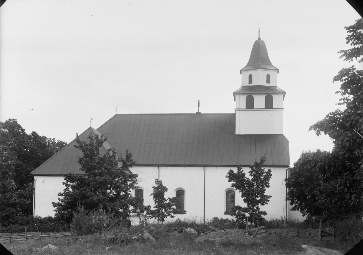 Gustaf Ferdinand Hallberg, Kyrka, exteriör.