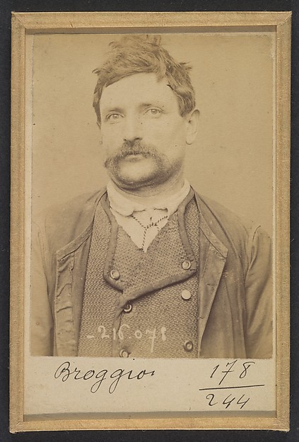 Alphonse Bertillon, Broggio. (Roche), Bernard. 39 ans, né en Italie. Journalier. Association de malfaiteurs. 22/3/94.
