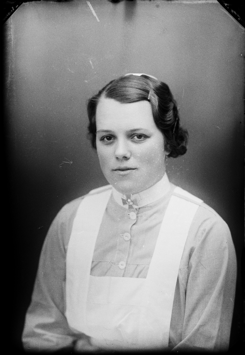 Skötsner-Edhlund, Kvinna i sjukvårdsuniform, Östhammar, Uppland