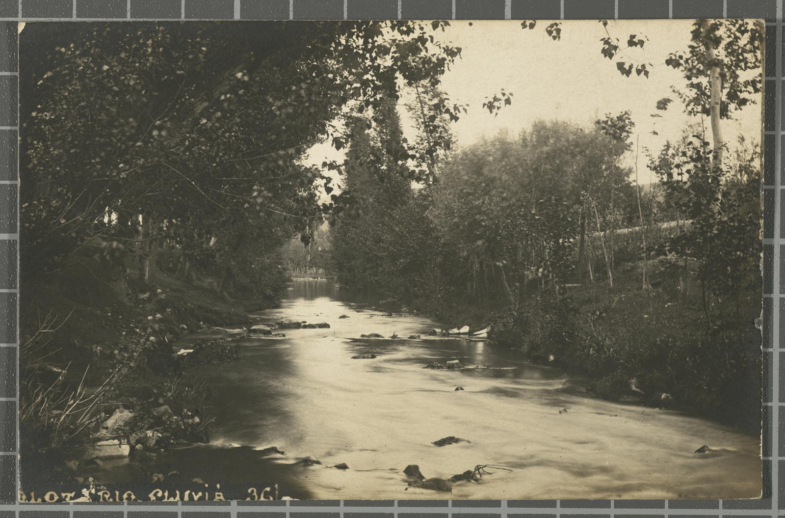 Desconegut, Olot. Rio Fluviá. 36
