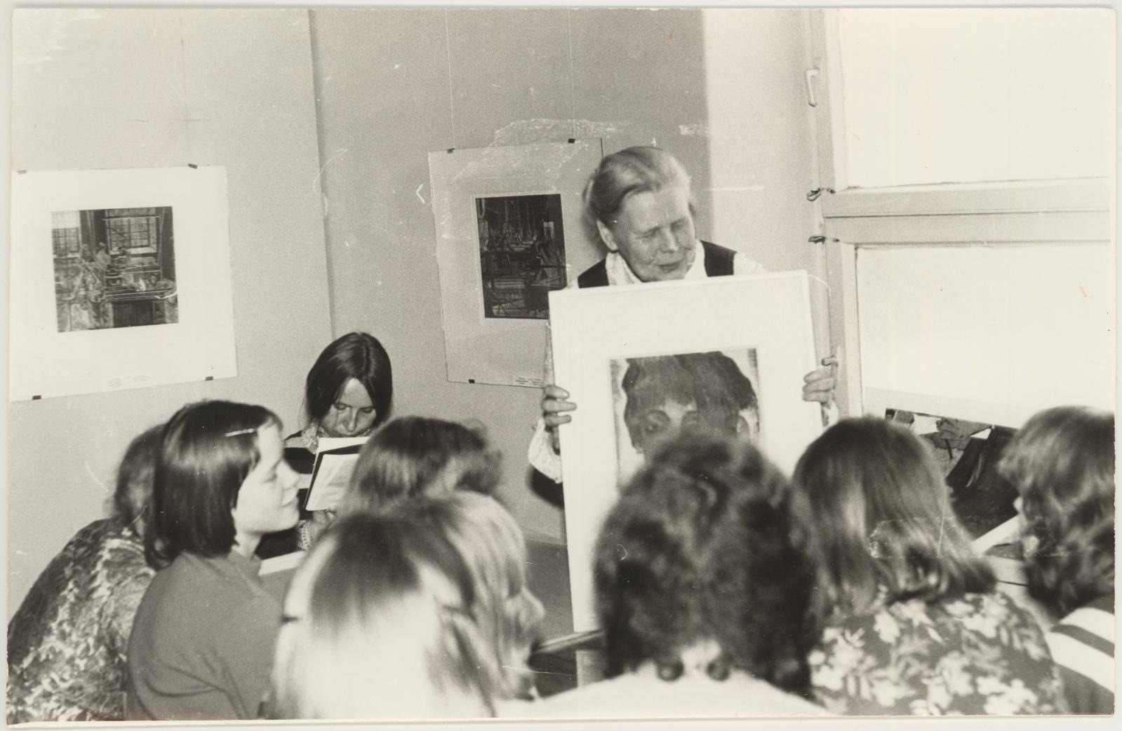 Tuui (kujutatu) Koort, Praktikapäevad Tartu VII keskkoolis 1975.a. suvel. Juhendab TKM-i vanem teaduslik töötaja T. Koort.