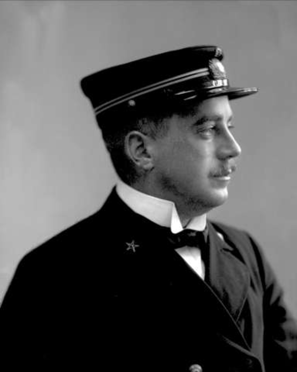 Gustav Borgen, Portrett, styrmann Jens Pedersen i uniform.