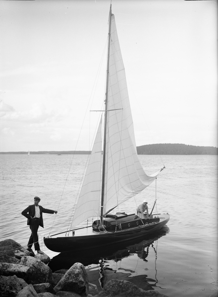 Paul Sandberg, Män och segelbåt, sannolikt vid Ekolns strand, Uppland