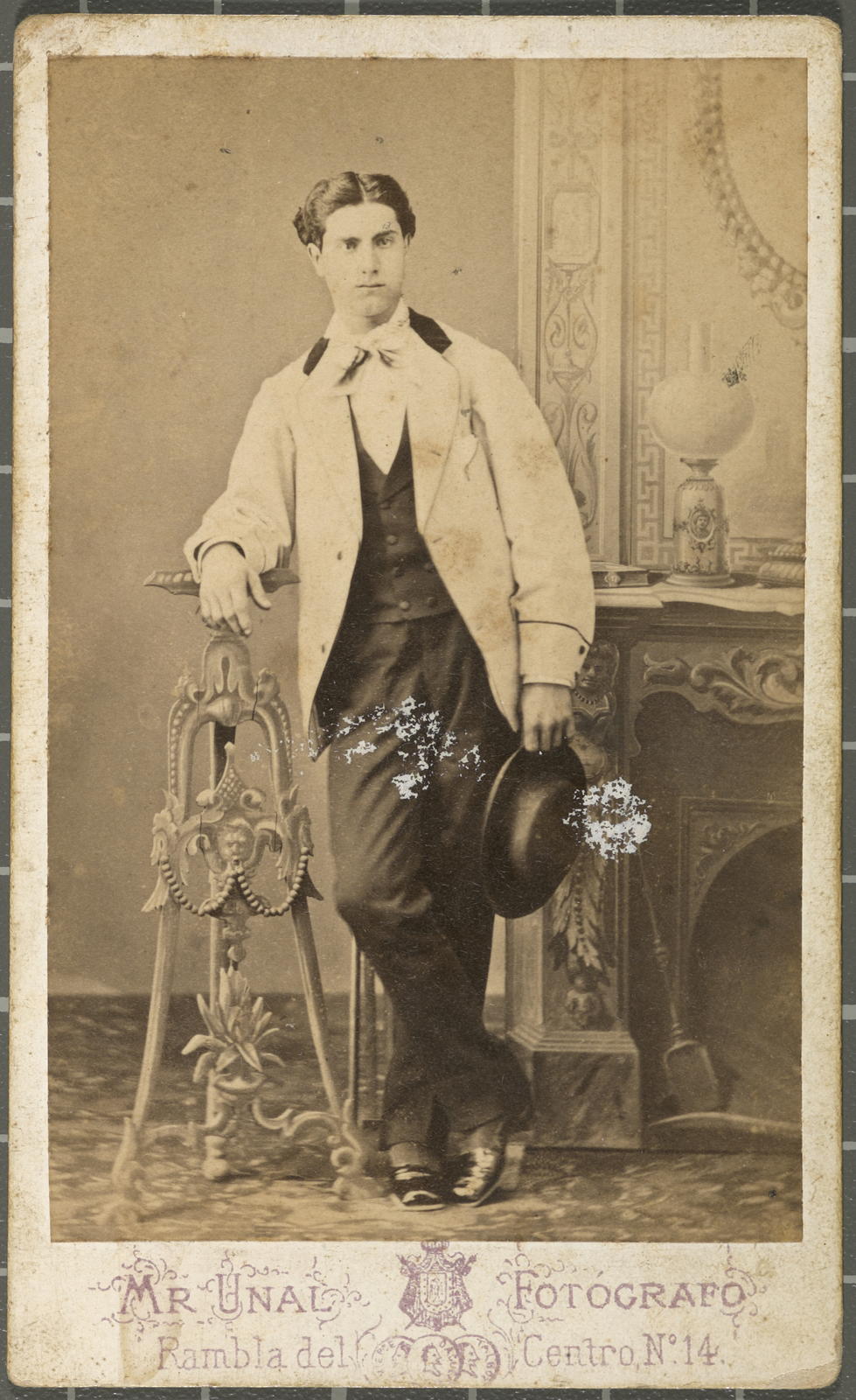 Amís Unal Alá, [Portrait of a man]