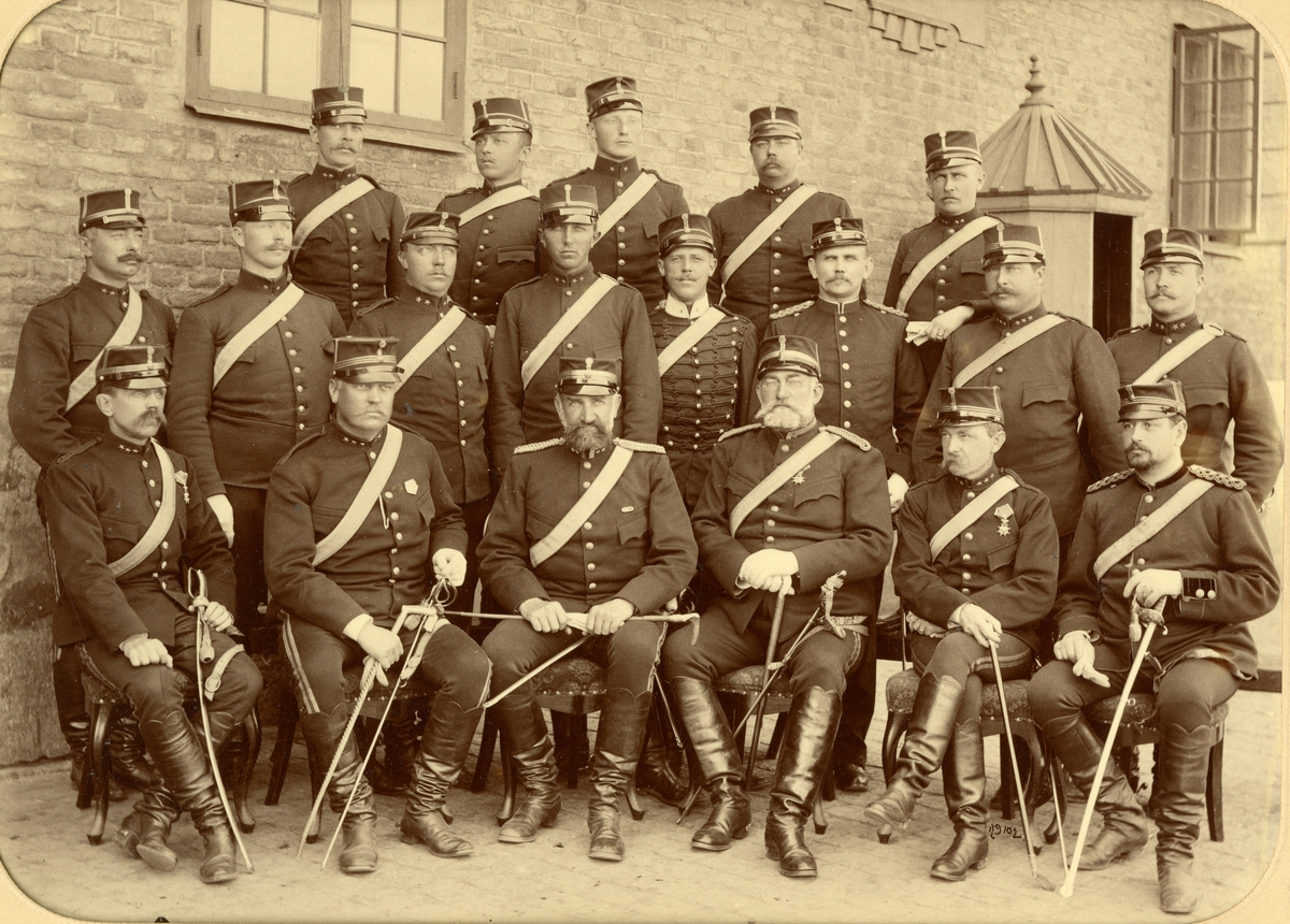 Jules David, Grupporträtt av officerare vid okänt artilleriregemente, juni 1893.