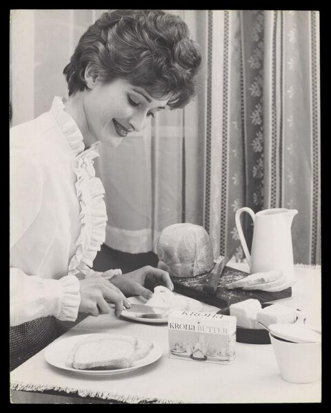 Jarvis, Don, Woman Spreading Krona Butter