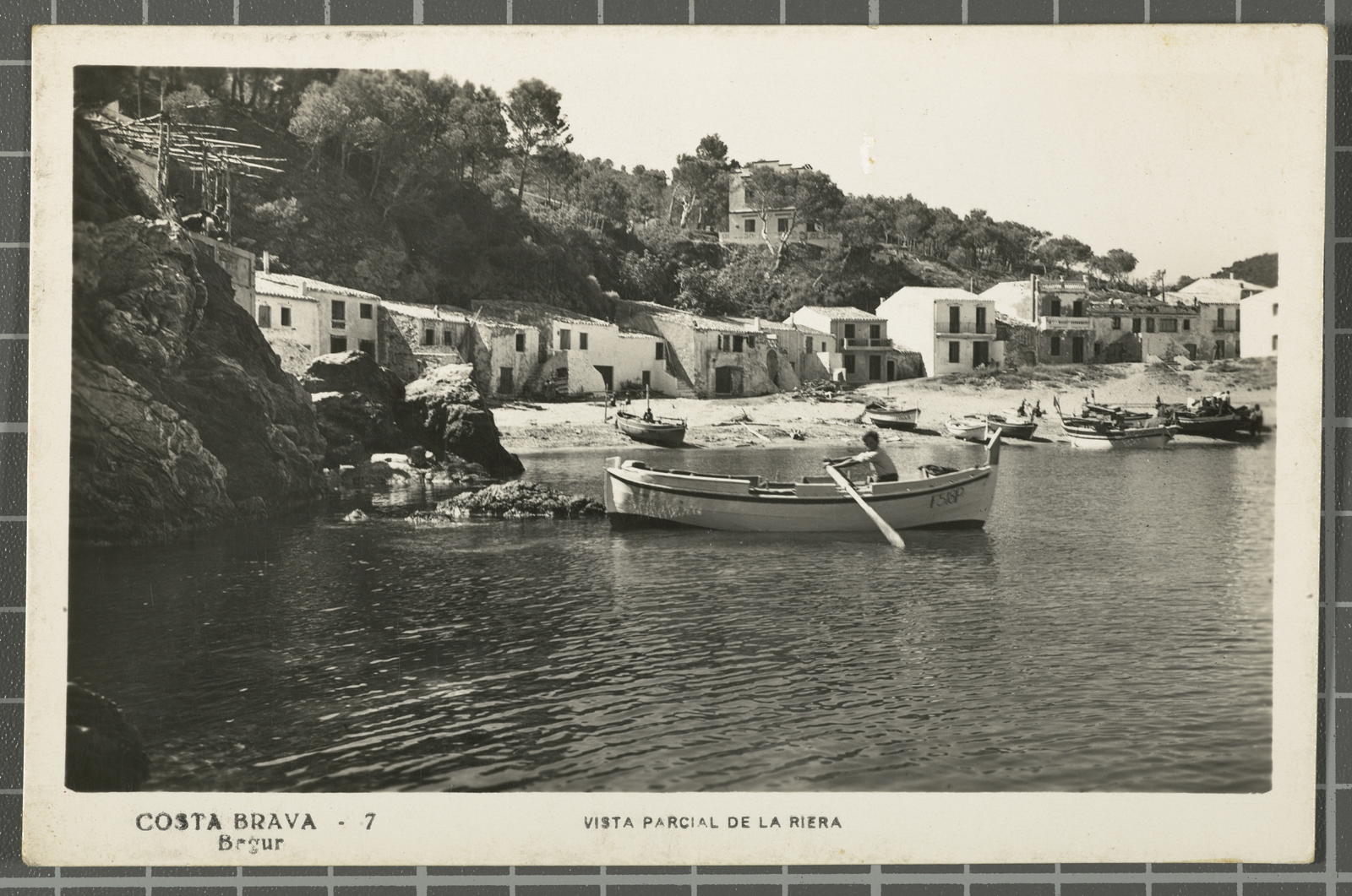 Desconegut, Costa Brava - 7. Bagur. Vista parcial de la Riera